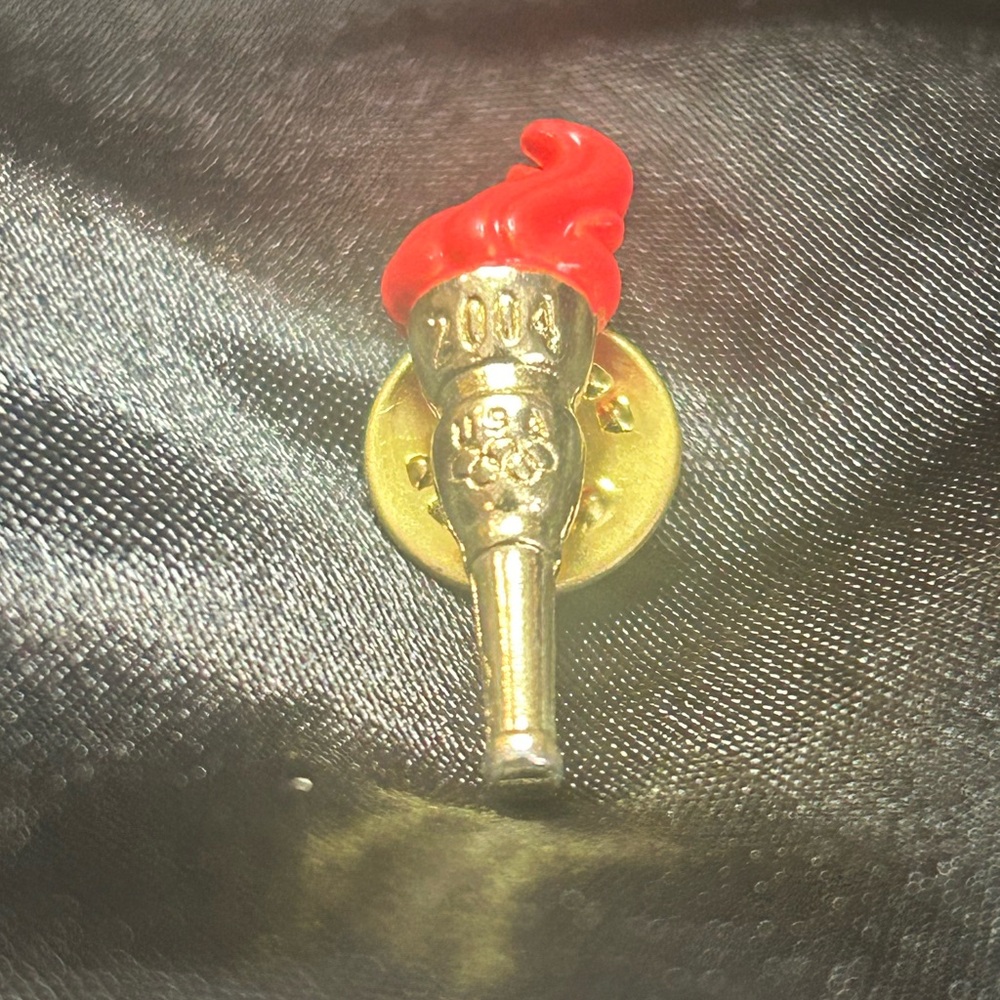 2004 Olympics gold tone pin